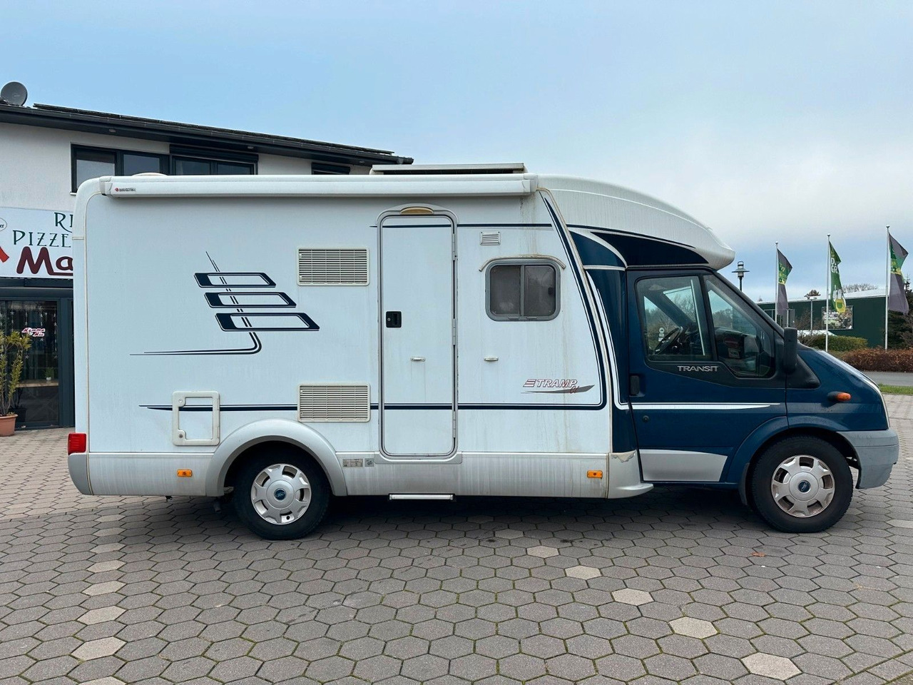 HYMER / ERIBA / HYMERCAR TRAMP T 572 CL/Festbett/Klima/Markise HYMER / ERIBA / HYMERCAR TRAMP T 572 CL/Festbett/Klima/Markise - موتر هوم شبه متكامل: صورة 4 HYMER / ERIBA / HYMERCAR TRAMP T 572 CL/Festbett/Klima/Markise HYMER / ERIBA / HYMERCAR TRAMP T 572 CL/Festbett/Klima/Markise - موتر هوم شبه متكامل: صورة 4