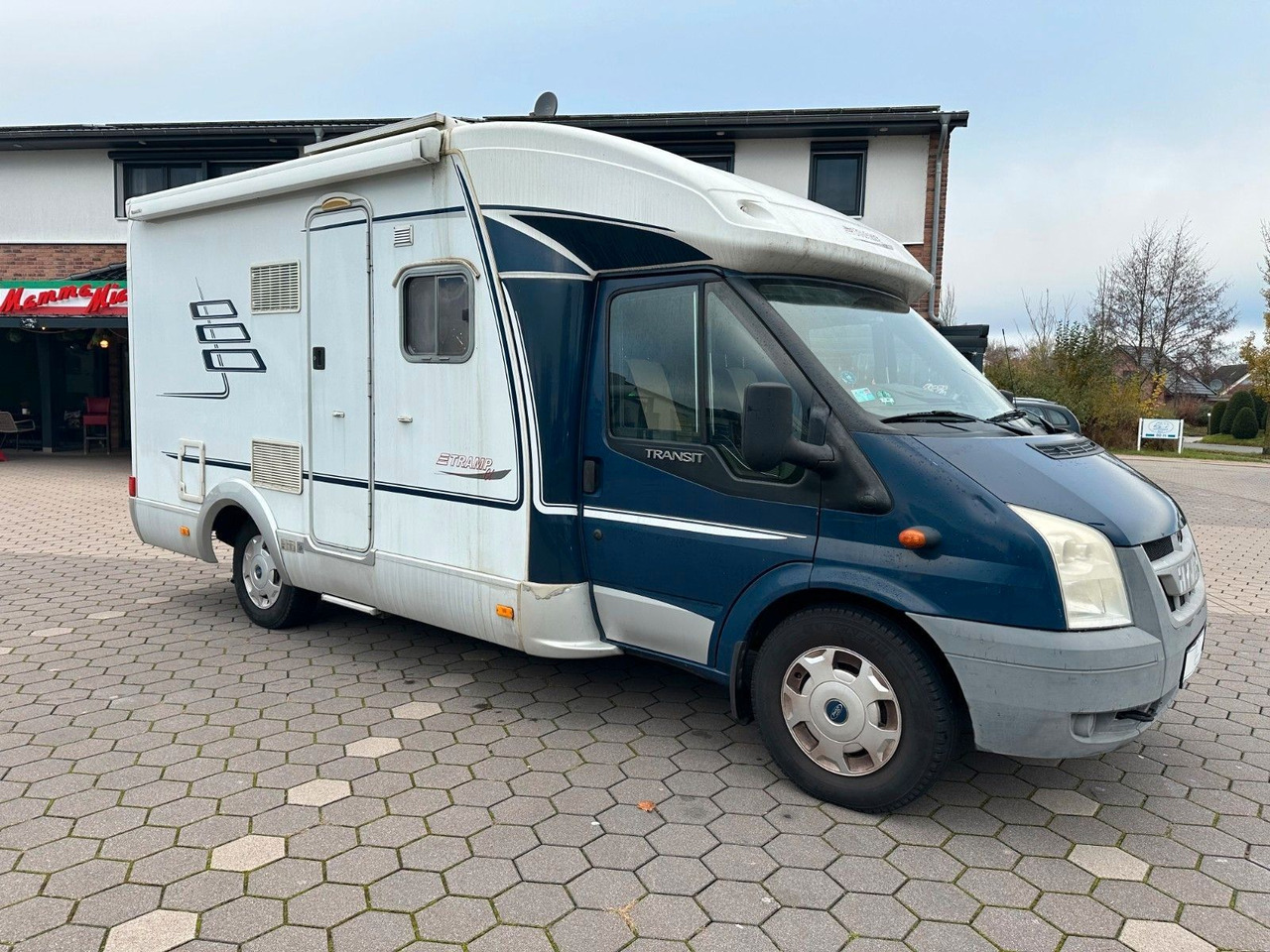HYMER / ERIBA / HYMERCAR TRAMP T 572 CL/Festbett/Klima/Markise HYMER / ERIBA / HYMERCAR TRAMP T 572 CL/Festbett/Klima/Markise - موتر هوم شبه متكامل: صورة 3 HYMER / ERIBA / HYMERCAR TRAMP T 572 CL/Festbett/Klima/Markise HYMER / ERIBA / HYMERCAR TRAMP T 572 CL/Festbett/Klima/Markise - موتر هوم شبه متكامل: صورة 3