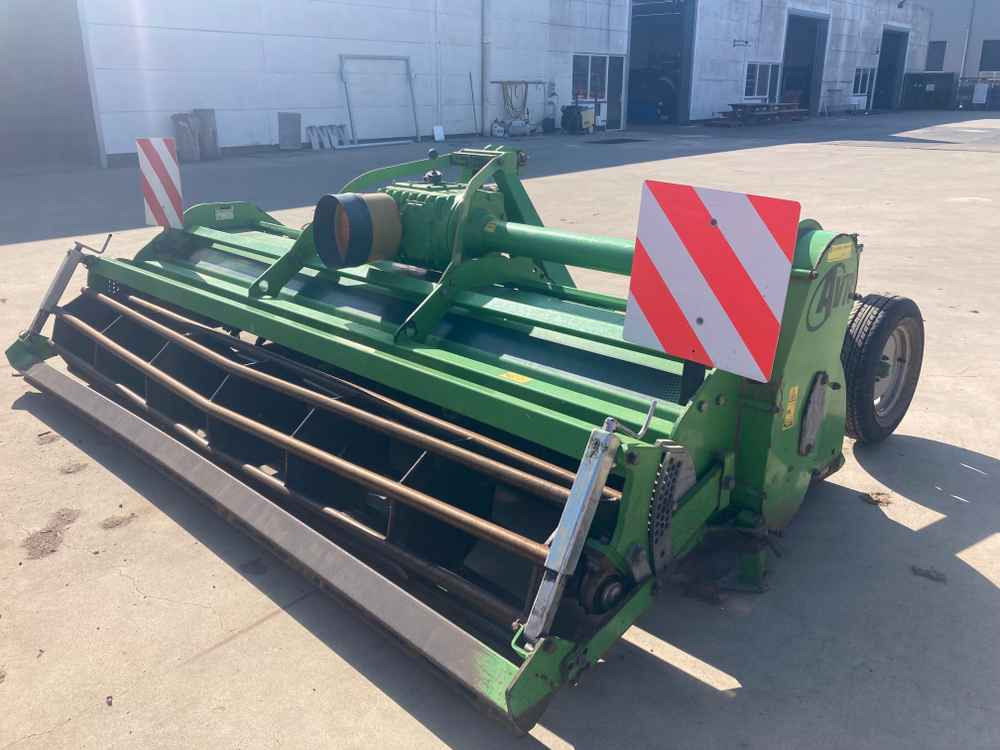 AVR AVR - Multivator - حصادة: صورة 1 AVR AVR - Multivator - حصادة: صورة 1