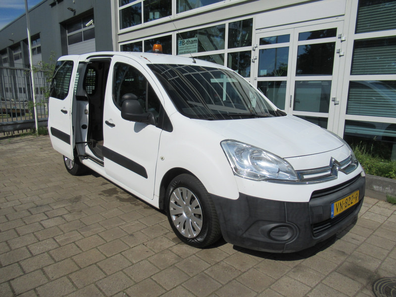 Citroën Berlingo 1.6 e-HDI 700 Club Automaat AIRCO 3-Zitpl. - فان المدمجة: صورة 5 Citroën Berlingo 1.6 e-HDI 700 Club Automaat AIRCO 3-Zitpl. - فان المدمجة: صورة 5
