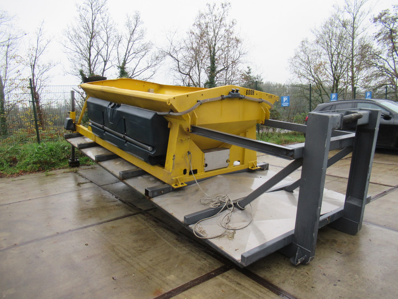 NIDO STRATOS B40-42 PALN Rotopower 4m3 + 2.200L Salzstreuer Saltspreader Zoutstrooier - مفرشة الرمل/ الملح: صورة 4 NIDO STRATOS B40-42 PALN Rotopower 4m3 + 2.200L Salzstreuer Saltspreader Zoutstrooier - مفرشة الرمل/ الملح: صورة 4