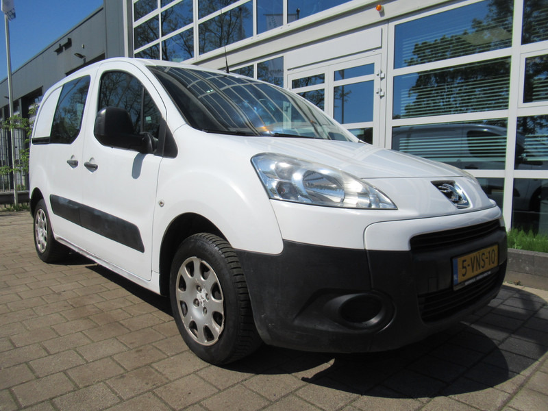 Peugeot Partner 122 1.6 HDI L1 XT Pro+ AIRCO 3-Zitpl./Seats - فان المدمجة: صورة 3 Peugeot Partner 122 1.6 HDI L1 XT Pro+ AIRCO 3-Zitpl./Seats - فان المدمجة: صورة 3