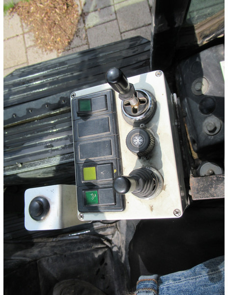 سياره كنس شوارع ROBERINE 1503 - 628 4WD Onkruidborstelmachine: صورة 9 سياره كنس شوارع ROBERINE 1503 - 628 4WD Onkruidborstelmachine: صورة 9