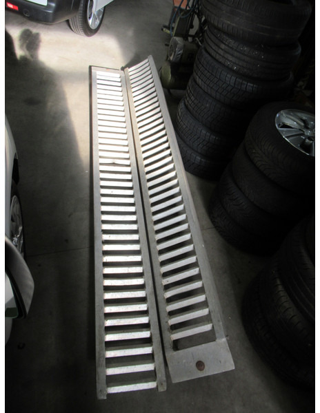 Rijplaten Rijplaten Aluminium L: 268 CM // B: 30 CM - منحدر تحميل: صورة 2 Rijplaten Rijplaten Aluminium L: 268 CM // B: 30 CM - منحدر تحميل: صورة 2