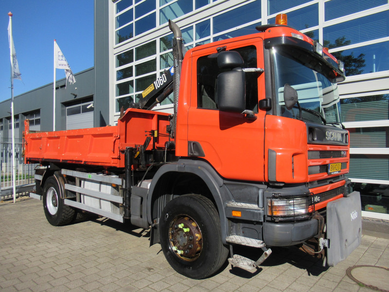 Scania P 114 CB 4x4 HZ 340 3-W. Tipper - 3-S. Kipper + HMF 1063 Crane Kran - شاحنة قلاب, شاحنة كرين: صورة 2 Scania P 114 CB 4x4 HZ 340 3-W. Tipper - 3-S. Kipper + HMF 1063 Crane Kran - شاحنة قلاب, شاحنة كرين: صورة 2