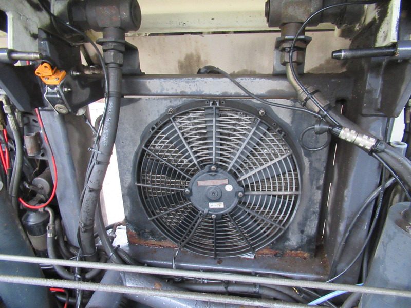 سياره كنس شوارع TENNANT HMF 214 Veegmachine, DEFECT / FOR PARTS: صورة 14