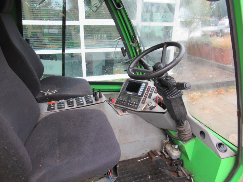 سياره كنس شوارع TENNANT HMF 214 Veegmachine, DEFECT / FOR PARTS: صورة 9