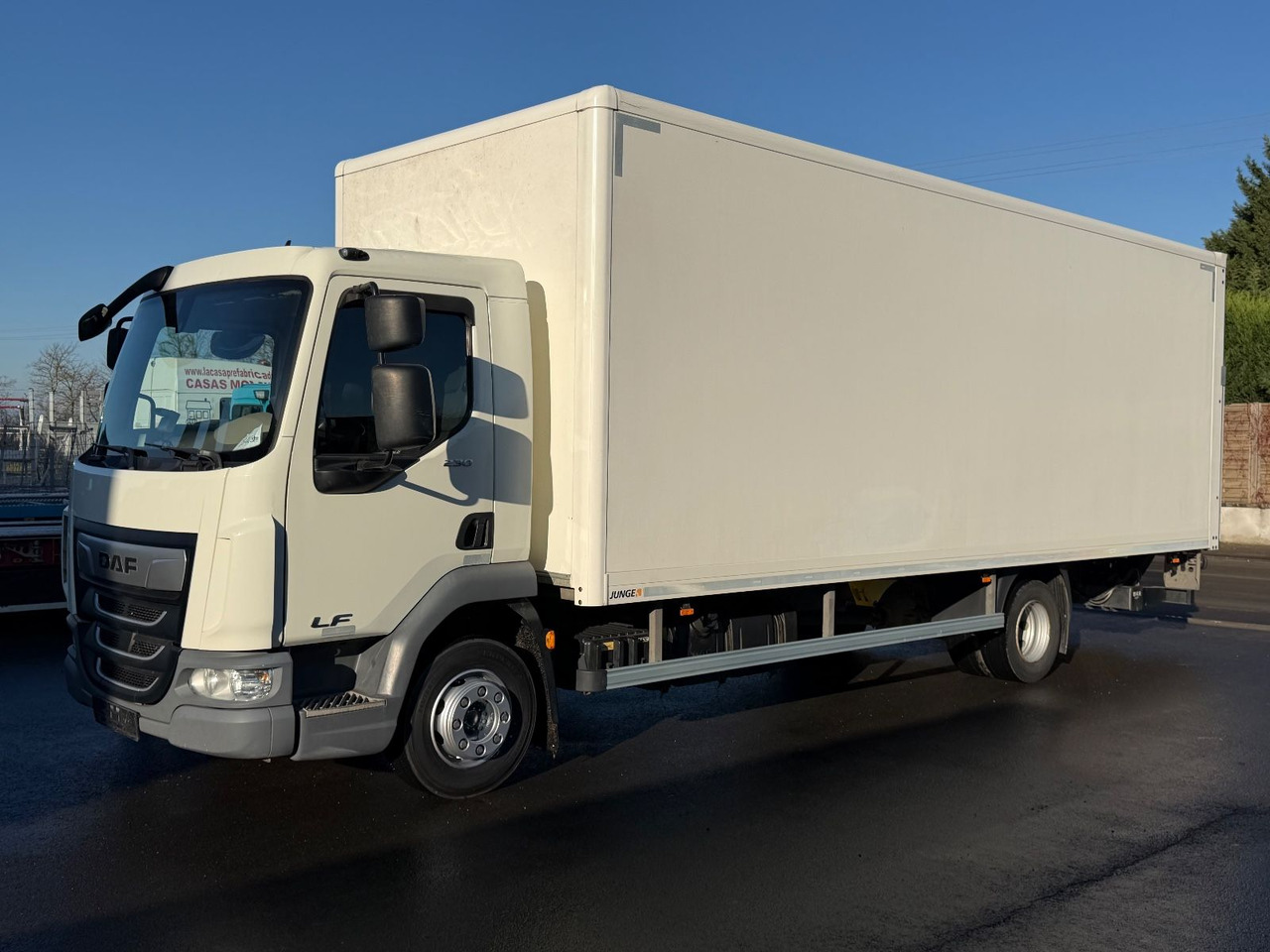 DAF LF 12.230 FA Koffer, Lbw, Ahk., 7.3m, E6, TOP - شاحنة مقفلة: صورة 1 DAF LF 12.230 FA Koffer, Lbw, Ahk., 7.3m, E6, TOP - شاحنة مقفلة: صورة 1