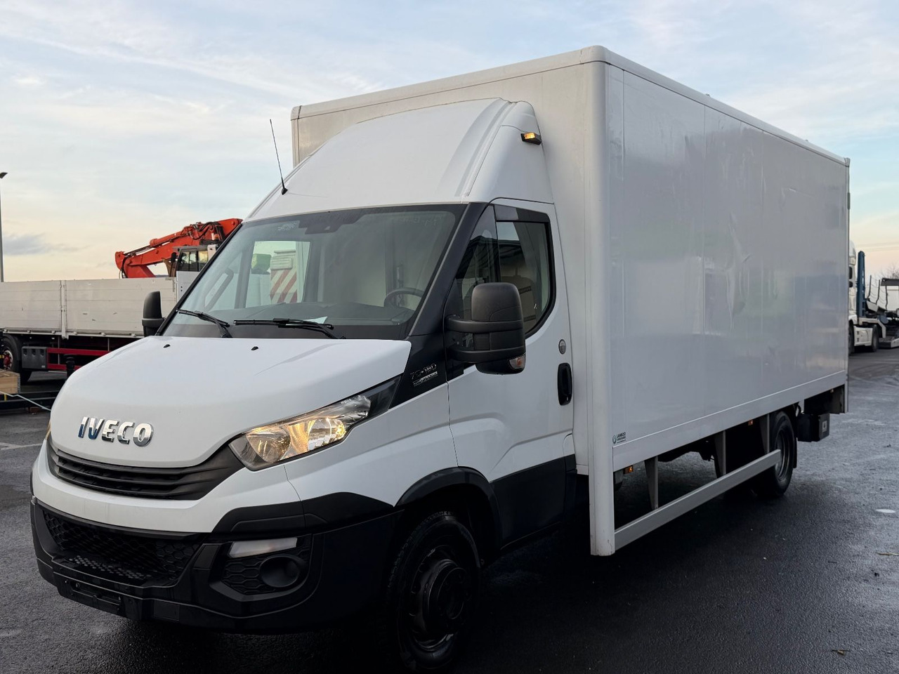 Iveco 70C18 HiMatic, Klima, Luftfederung, Lbw 5x units - شاحنة مغلقة الصندوق: صورة 2 Iveco 70C18 HiMatic, Klima, Luftfederung, Lbw 5x units - شاحنة مغلقة الصندوق: صورة 2