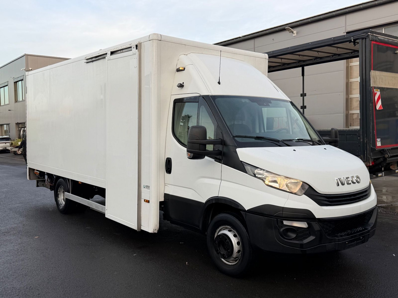 Iveco 70C18 HiMatic, Klima, Luftfederung, Lbw 5x units - شاحنة مغلقة الصندوق: صورة 1 Iveco 70C18 HiMatic, Klima, Luftfederung, Lbw 5x units - شاحنة مغلقة الصندوق: صورة 1