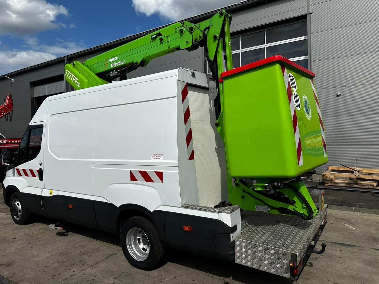 Iveco Daily 50C18 Hi-Matic/17m/Euro6/2-Punkt - منصة تلسكوبية محمولة على شاحنة: صورة 3 Iveco Daily 50C18 Hi-Matic/17m/Euro6/2-Punkt - منصة تلسكوبية محمولة على شاحنة: صورة 3