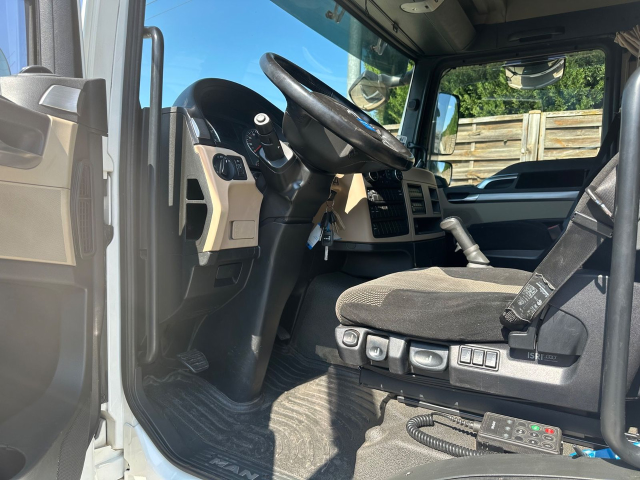 MAN 8.250 TGL*VDI2700*TOP*4-er Zug BFT Anhänger MAN 8.250 TGL*4x L1H1*XLX Kabine*VDI2700*TOP* - شاحنة نقل سيارات شاحنة: صورة 4 MAN 8.250 TGL*VDI2700*TOP*4-er Zug BFT Anhänger MAN 8.250 TGL*4x L1H1*XLX Kabine*VDI2700*TOP* - شاحنة نقل سيارات شاحنة: صورة 4