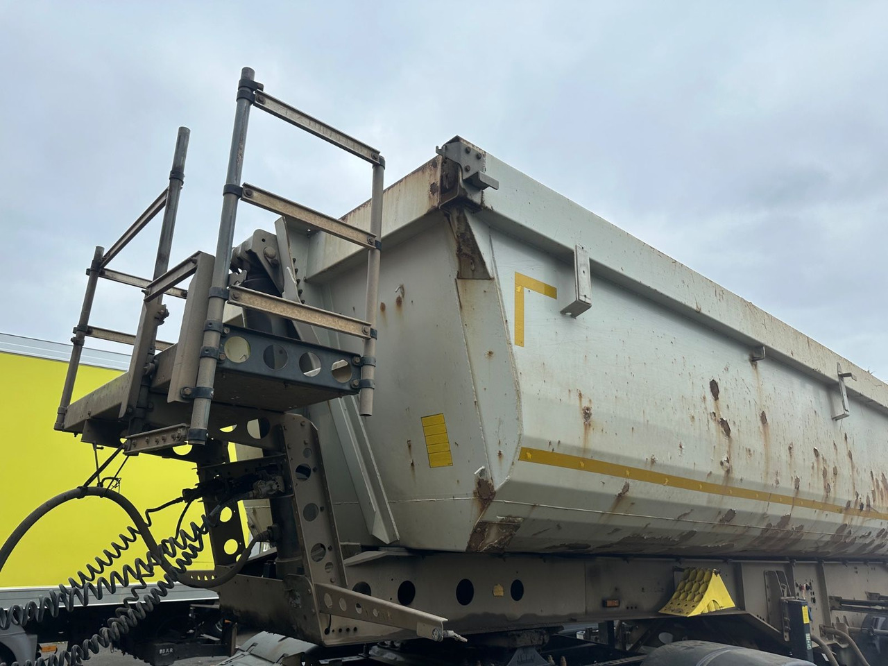 Schmitz Cargobull SKI 18 SL-7.2 SR /2-Achs Muldenkipper/tüv 01/26 - قلابة نصف مقطورة نصف مقطورة قلابة: صورة 4 Schmitz Cargobull SKI 18 SL-7.2 SR /2-Achs Muldenkipper/tüv 01/26 - قلابة نصف مقطورة نصف مقطورة قلابة: صورة 4