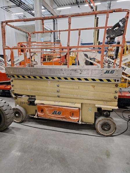 JLG 3246 ES - رافعة هيدروليكية مقصية: صورة 1 JLG 3246 ES - رافعة هيدروليكية مقصية: صورة 1