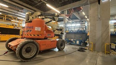 JLG E 450 AJ - شاحنة ذراع مفصلي: صورة 1 JLG E 450 AJ - شاحنة ذراع مفصلي: صورة 1