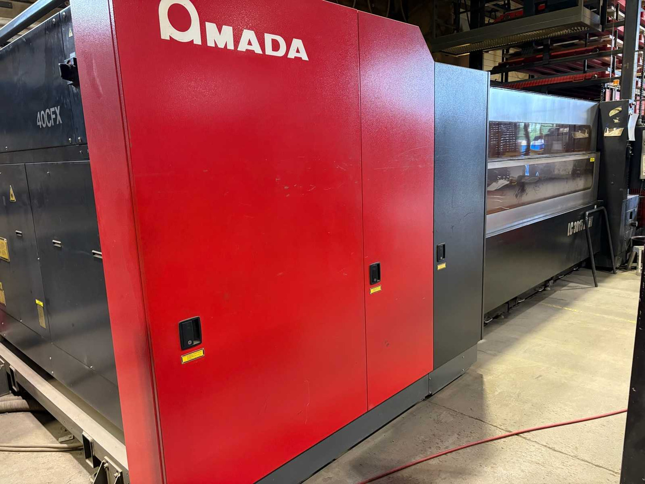 CNC Controlled CO2 Laser Cutting Machine Amada LC 3015 X1 NT - آلة تصنيع المعادن: صورة 2 CNC Controlled CO2 Laser Cutting Machine Amada LC 3015 X1 NT - آلة تصنيع المعادن: صورة 2