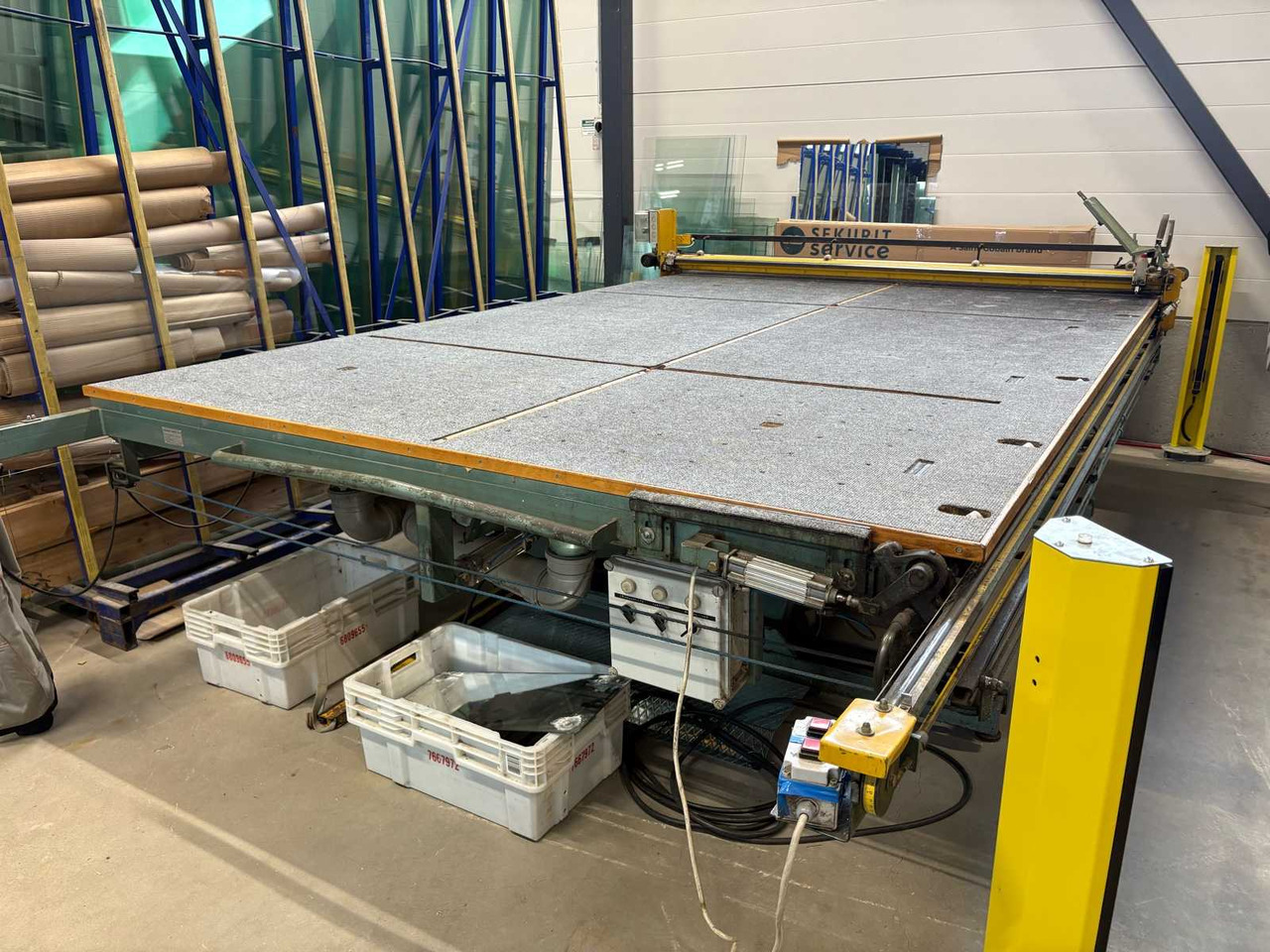 Semi-Automatic Glass Cutting Table SF - آداة الآلة: صورة 1 Semi-Automatic Glass Cutting Table SF - آداة الآلة: صورة 1