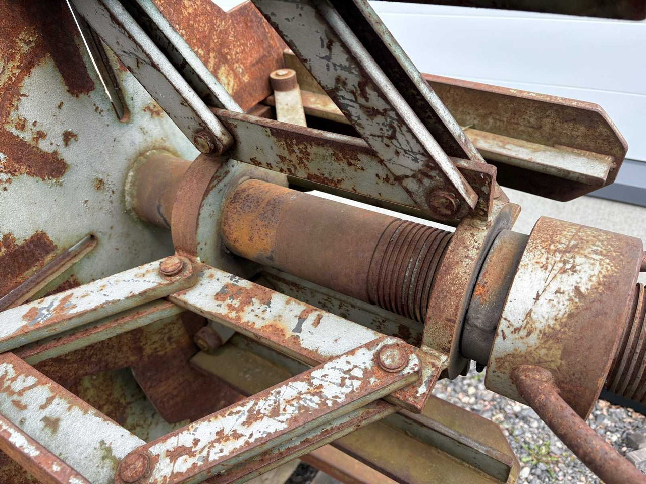 Tin roll reel rack - الأدوات والمعدات: صورة 3 Tin roll reel rack - الأدوات والمعدات: صورة 3