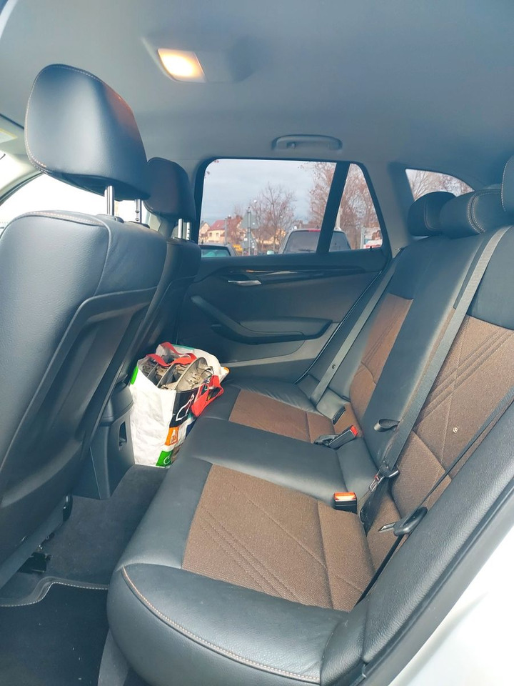 سيارة دفع رباعي BMW X1 18 d xDrive Xenon Navi Leder AHK: صورة 14 سيارة دفع رباعي BMW X1 18 d xDrive Xenon Navi Leder AHK: صورة 14