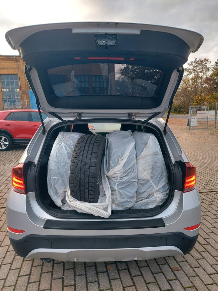 سيارة دفع رباعي BMW X1 18 d xDrive Xenon Navi Leder AHK: صورة 15 سيارة دفع رباعي BMW X1 18 d xDrive Xenon Navi Leder AHK: صورة 15