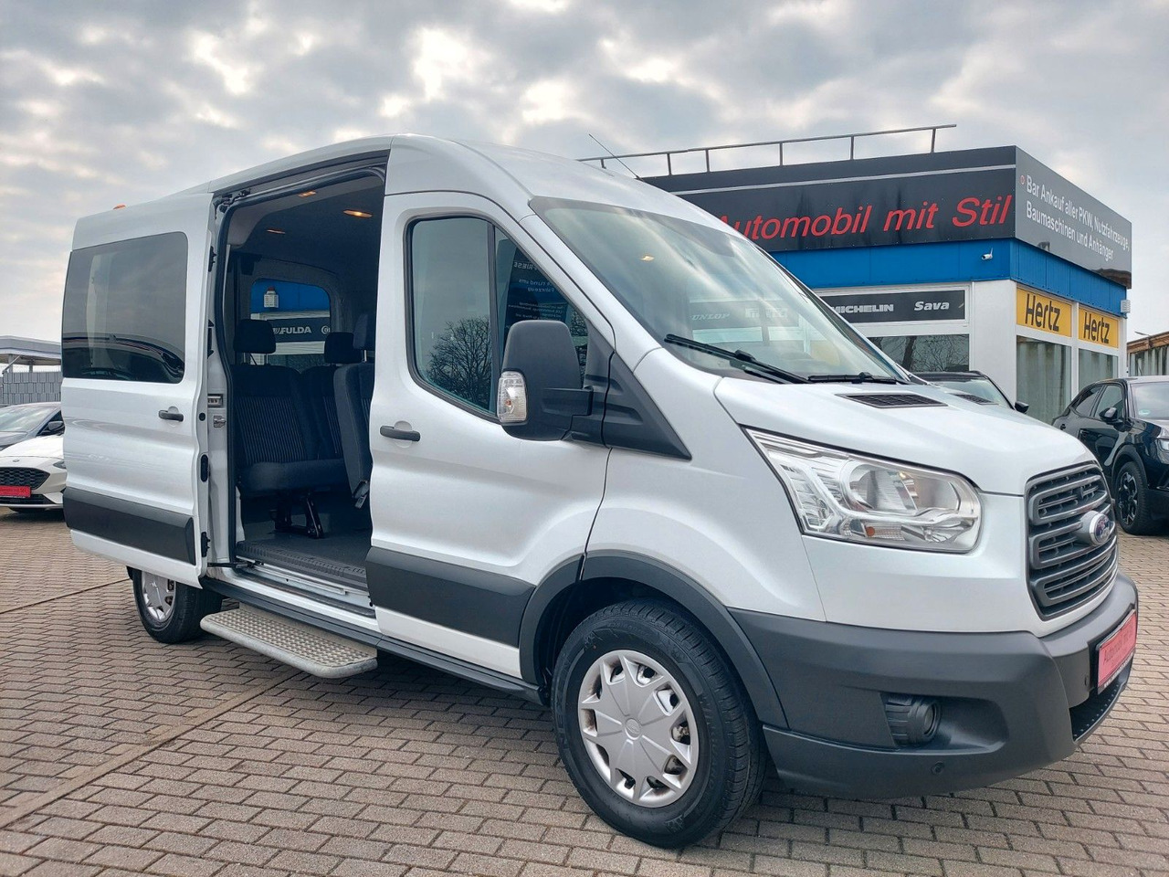 Ford Transit Kombi 330 L2 Trend 9 Sitze Klima Sitzhei - ميكروباص: صورة 1 Ford Transit Kombi 330 L2 Trend 9 Sitze Klima Sitzhei - ميكروباص: صورة 1