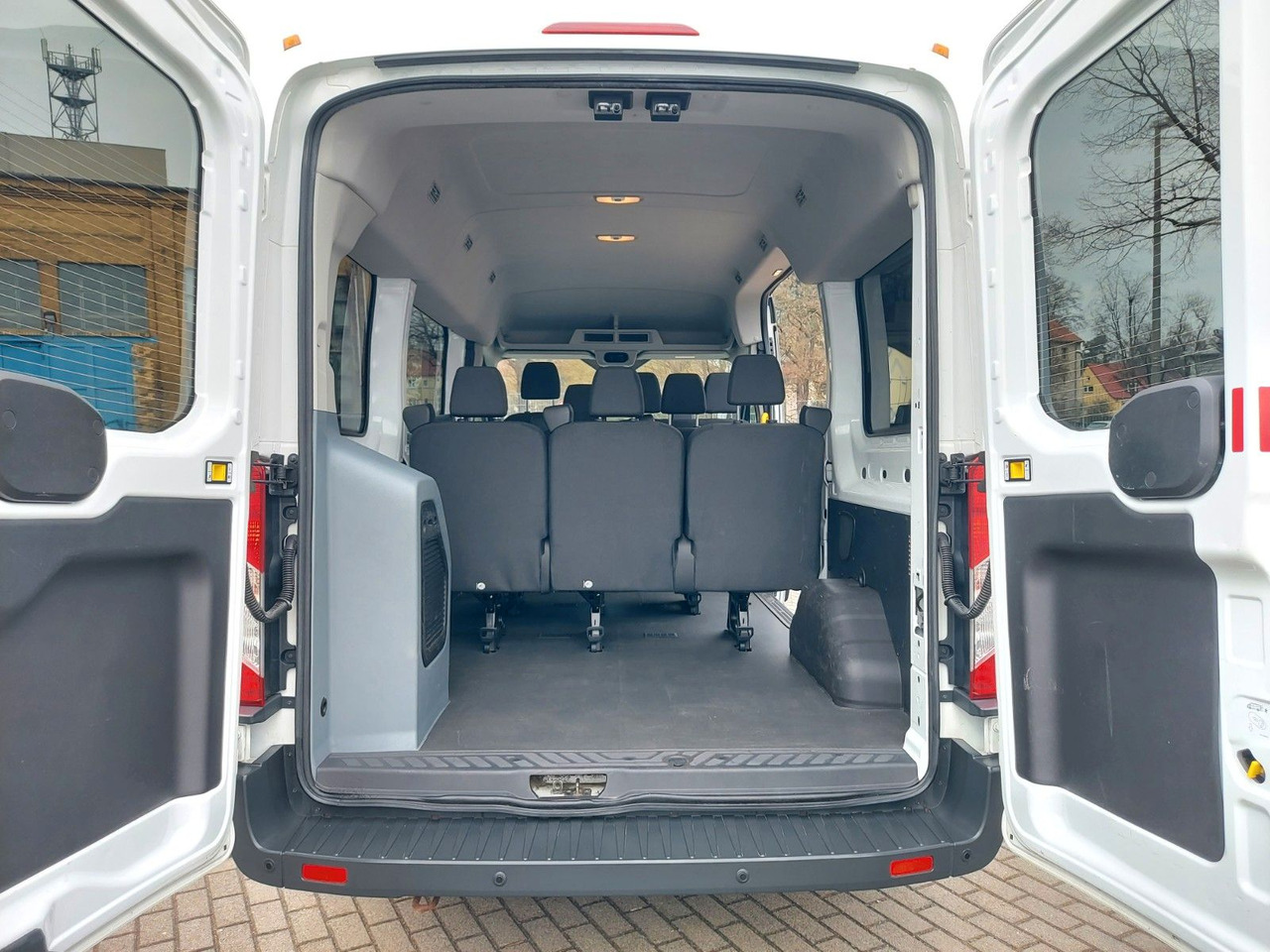 Ford Transit Kombi 330 L2 Trend 9 Sitze Klima Sitzhei - ميكروباص: صورة 2 Ford Transit Kombi 330 L2 Trend 9 Sitze Klima Sitzhei - ميكروباص: صورة 2
