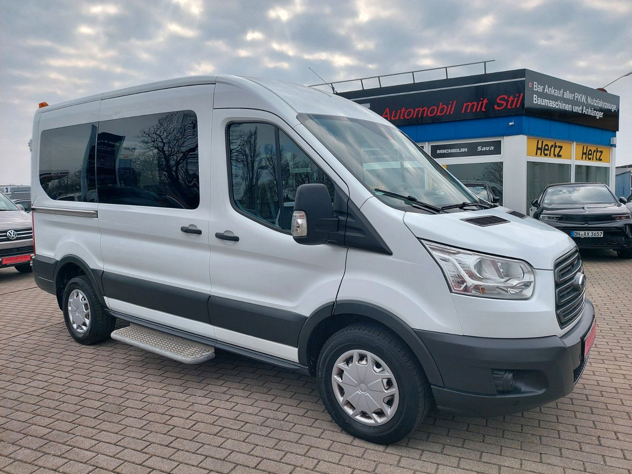Ford Transit Kombi 330 L2 Trend 9 Sitze Klima Sitzhei - ميكروباص: صورة 3 Ford Transit Kombi 330 L2 Trend 9 Sitze Klima Sitzhei - ميكروباص: صورة 3