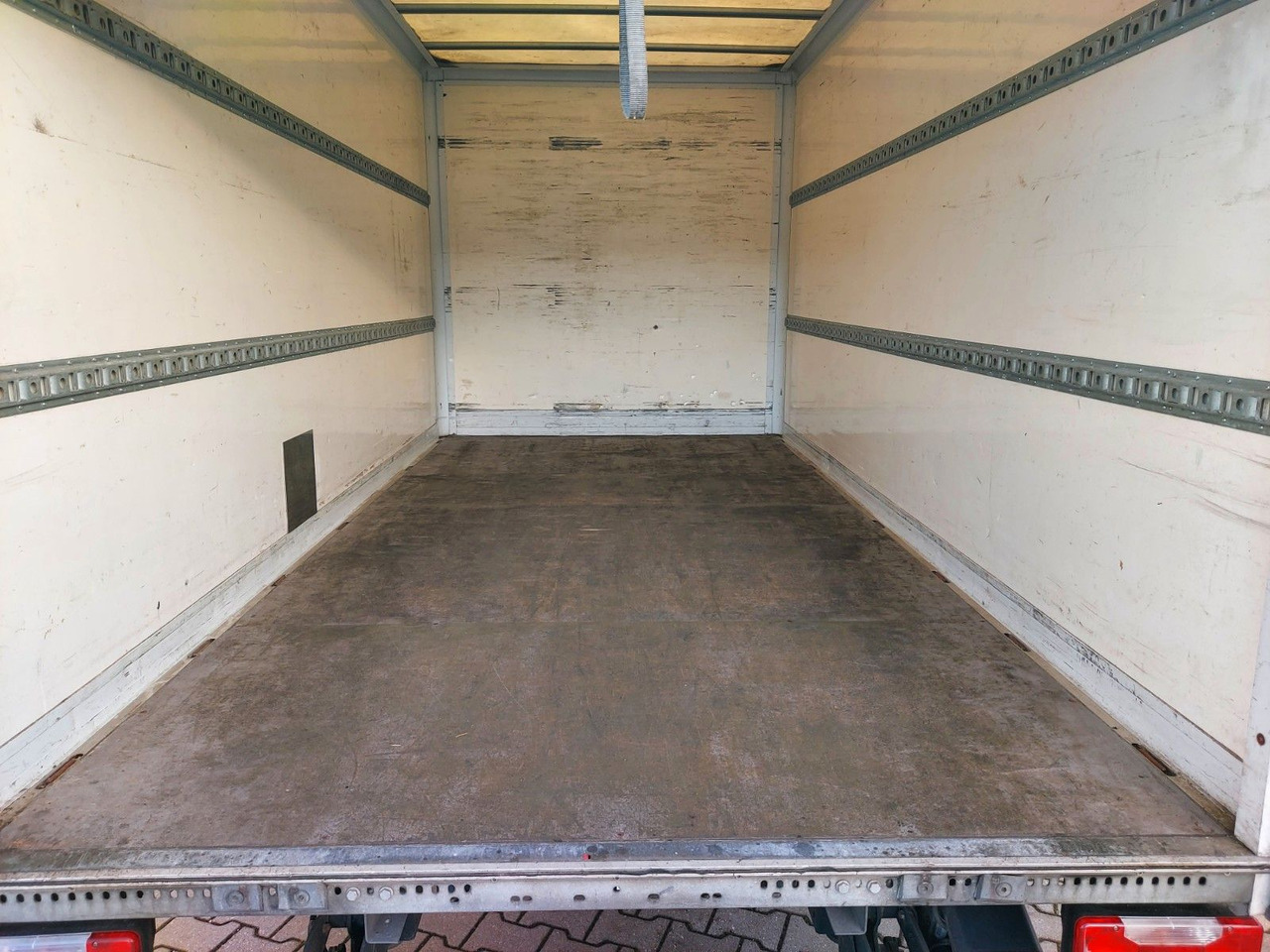 Iveco Daily 35s16 KOFFER LBW KLIMA - شاحنة مغلقة الصندوق: صورة 4 Iveco Daily 35s16 KOFFER LBW KLIMA - شاحنة مغلقة الصندوق: صورة 4