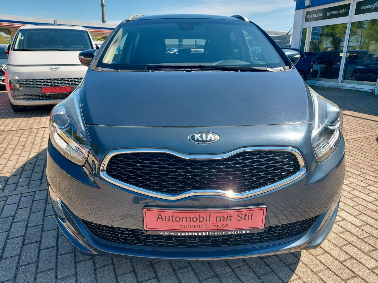 Kia Carens Spirit 7 Sitze Kamera Klima Navi Tempo - سيارة دفع رباعي: صورة 3 Kia Carens Spirit 7 Sitze Kamera Klima Navi Tempo - سيارة دفع رباعي: صورة 3