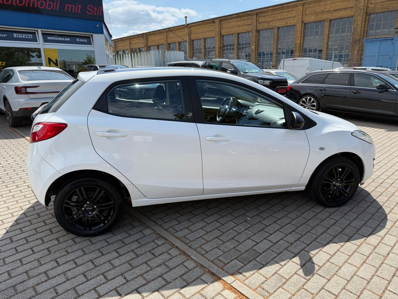 Mazda 2 Lim. 1.3 Origami 5 TÜER KLIMA SHZ TÜV NEU - سيارة: صورة 3 Mazda 2 Lim. 1.3 Origami 5 TÜER KLIMA SHZ TÜV NEU - سيارة: صورة 3