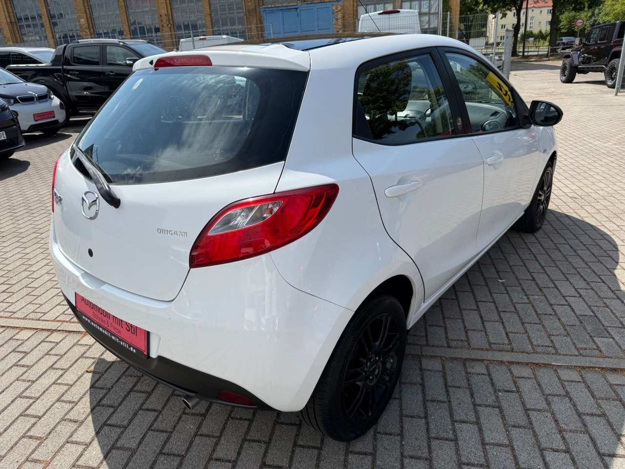 Mazda 2 Lim. 1.3 Origami 5 TÜER KLIMA SHZ TÜV NEU - سيارة: صورة 4 Mazda 2 Lim. 1.3 Origami 5 TÜER KLIMA SHZ TÜV NEU - سيارة: صورة 4
