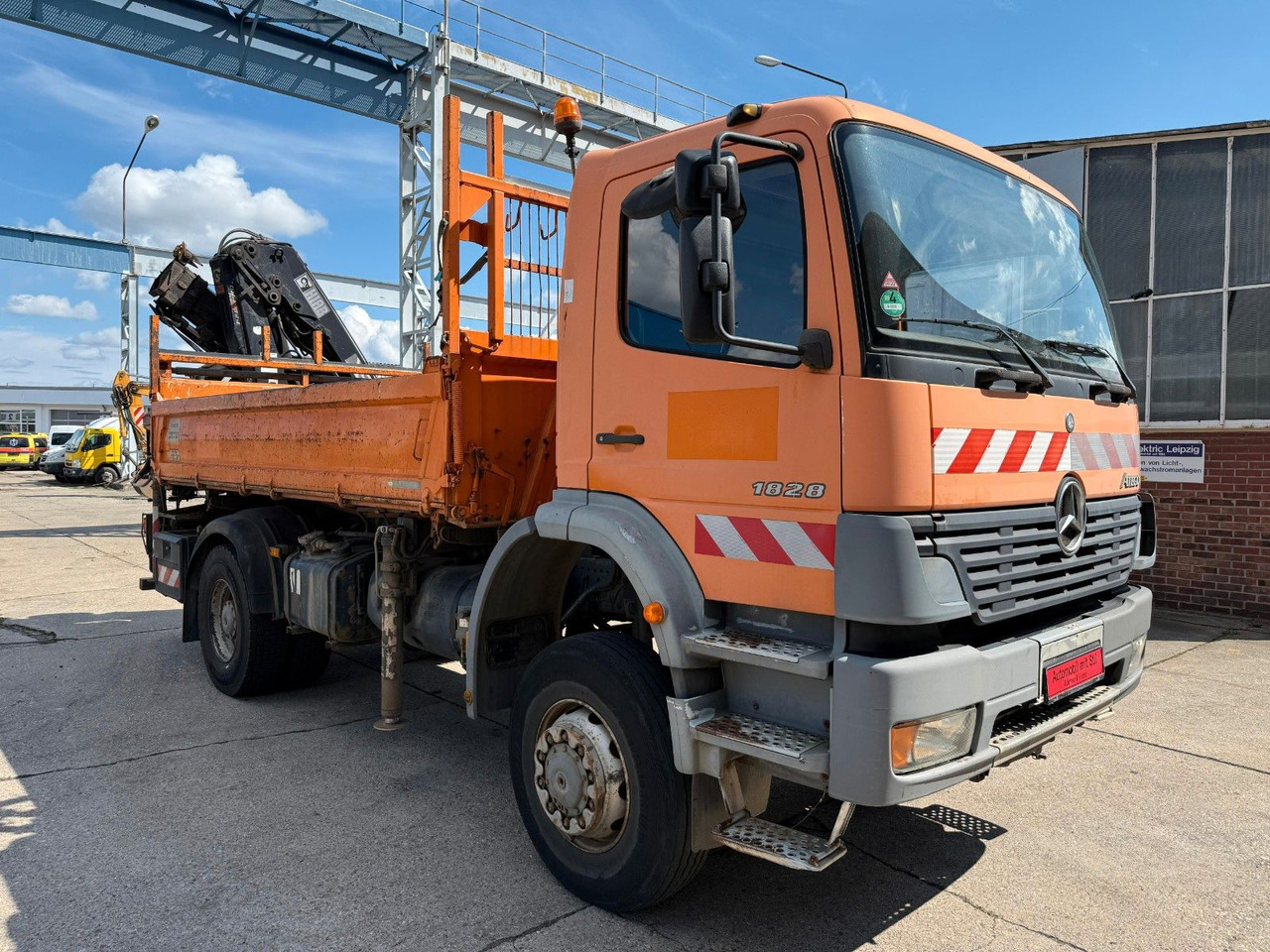 Mercedes-Benz ATEGO 1828 4X4 MEILER + HIAB KRAN 144 FS-3 - شاحنة قلاب, شاحنة كرين: صورة 1 Mercedes-Benz ATEGO 1828 4X4 MEILER + HIAB KRAN 144 FS-3 - شاحنة قلاب, شاحنة كرين: صورة 1