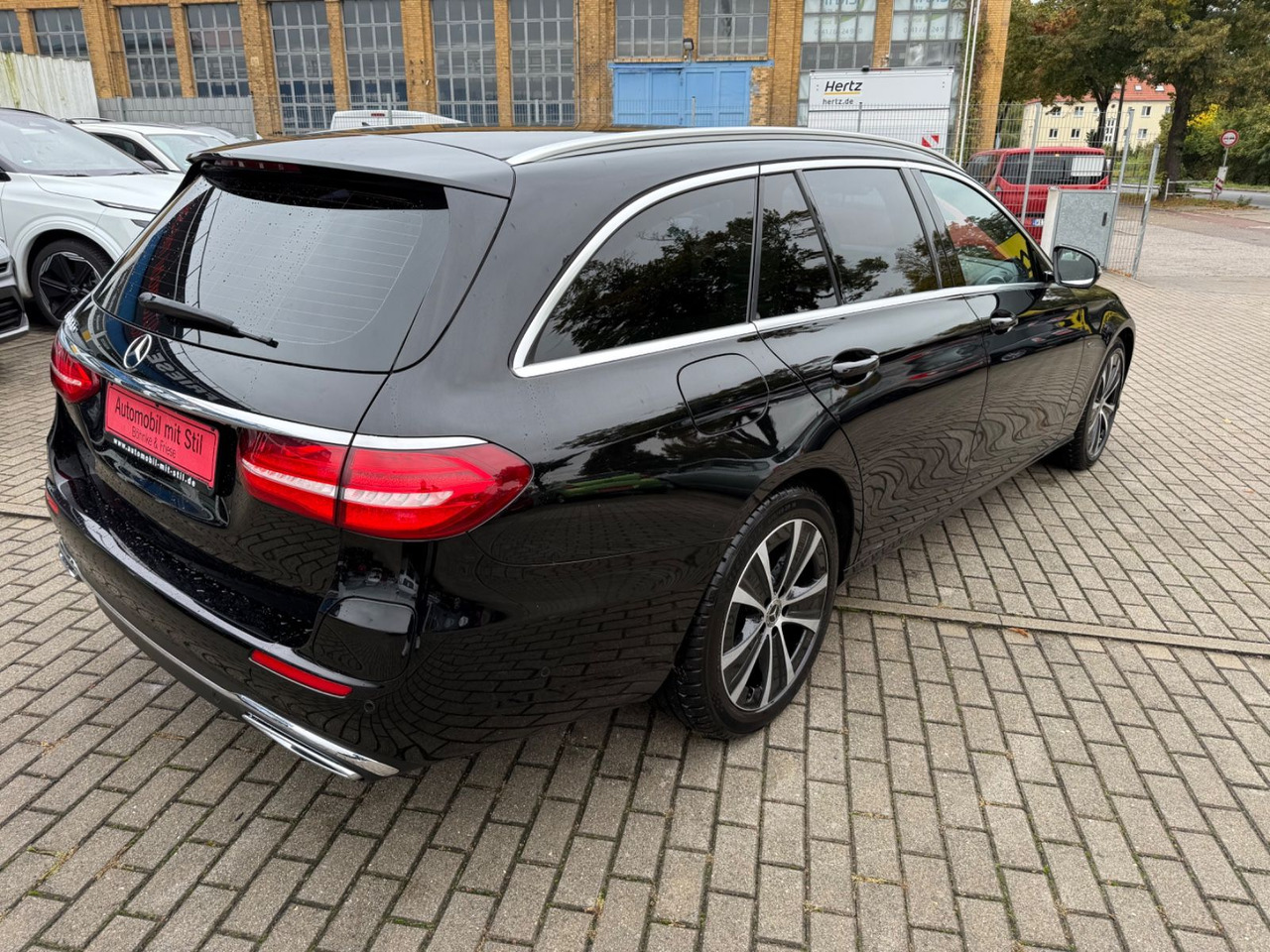 Mercedes-Benz E -Klasse T-Modell E 300 de LED NAVI ACC TEILLED - سيارة ستيشن: صورة 4 Mercedes-Benz E -Klasse T-Modell E 300 de LED NAVI ACC TEILLED - سيارة ستيشن: صورة 4