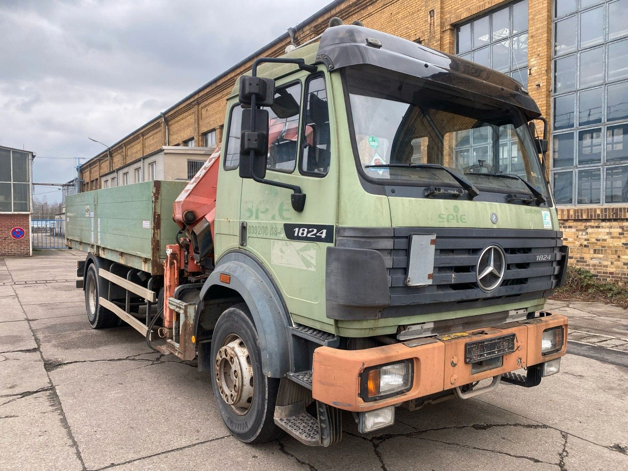 Mercedes-Benz SK 1824 Pritsche Atlas 125.1 Kran Klima Tempomat - شاحنات مسطحة, شاحنة كرين: صورة 5 Mercedes-Benz SK 1824 Pritsche Atlas 125.1 Kran Klima Tempomat - شاحنات مسطحة, شاحنة كرين: صورة 5