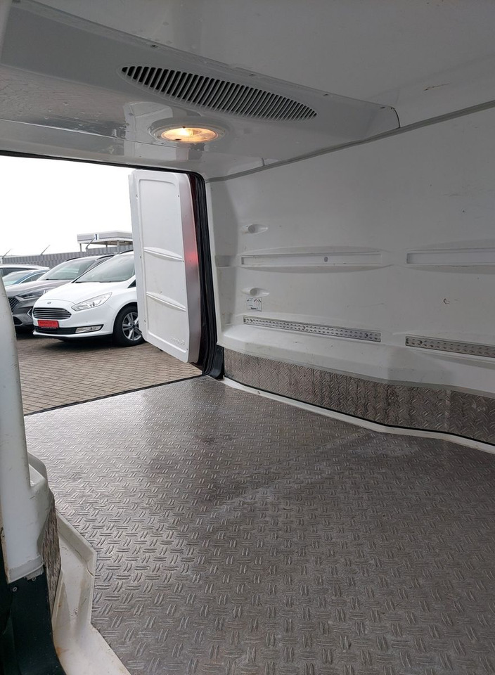 Mercedes-Benz Vito 116 CDI Lang Kühler Cooler KERSTNER 220V - شاحنة مُبرّدة للتوصيل: صورة 4 Mercedes-Benz Vito 116 CDI Lang Kühler Cooler KERSTNER 220V - شاحنة مُبرّدة للتوصيل: صورة 4