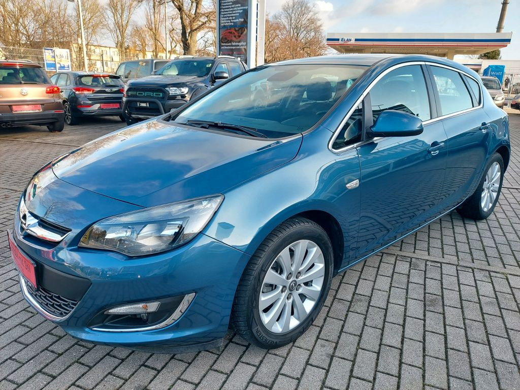 Opel Astra J Lim. 5-trg. Exklusiv Sound Navi Sitzheiz - سيارة: صورة 3 Opel Astra J Lim. 5-trg. Exklusiv Sound Navi Sitzheiz - سيارة: صورة 3