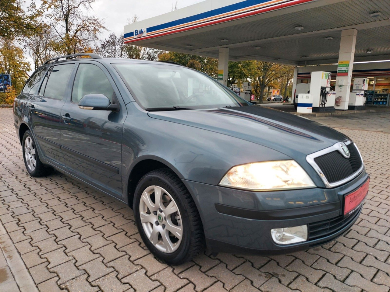 Skoda Octavia Combi Ambiente Klima Navi AHK - سيارة ستيشن: صورة 1 Skoda Octavia Combi Ambiente Klima Navi AHK - سيارة ستيشن: صورة 1