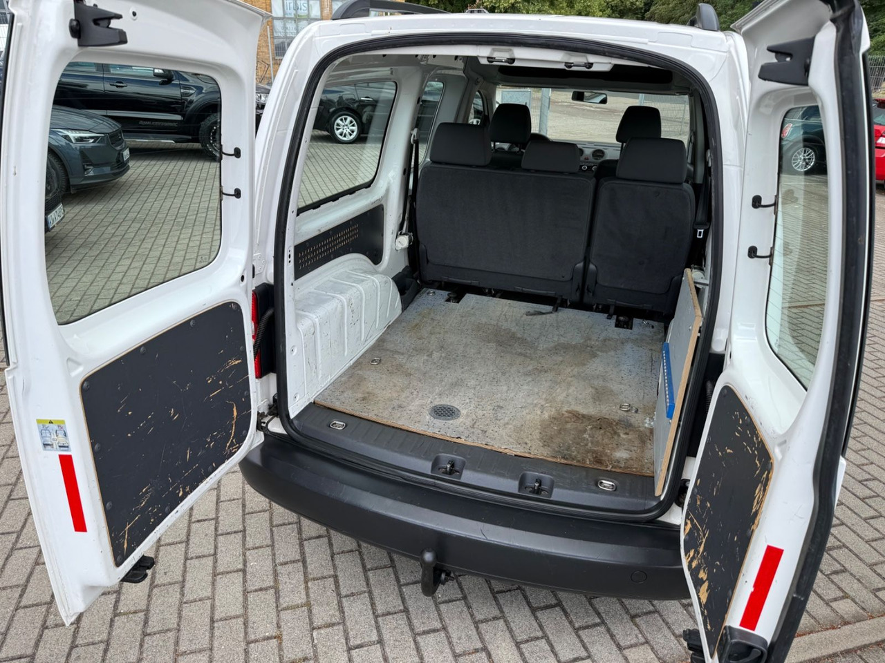 ميكروباص Volkswagen Caddy Maxi KastenKombi 5 SITZER KLIMAA SHZ AHK: صورة 12 ميكروباص Volkswagen Caddy Maxi KastenKombi 5 SITZER KLIMAA SHZ AHK: صورة 12
