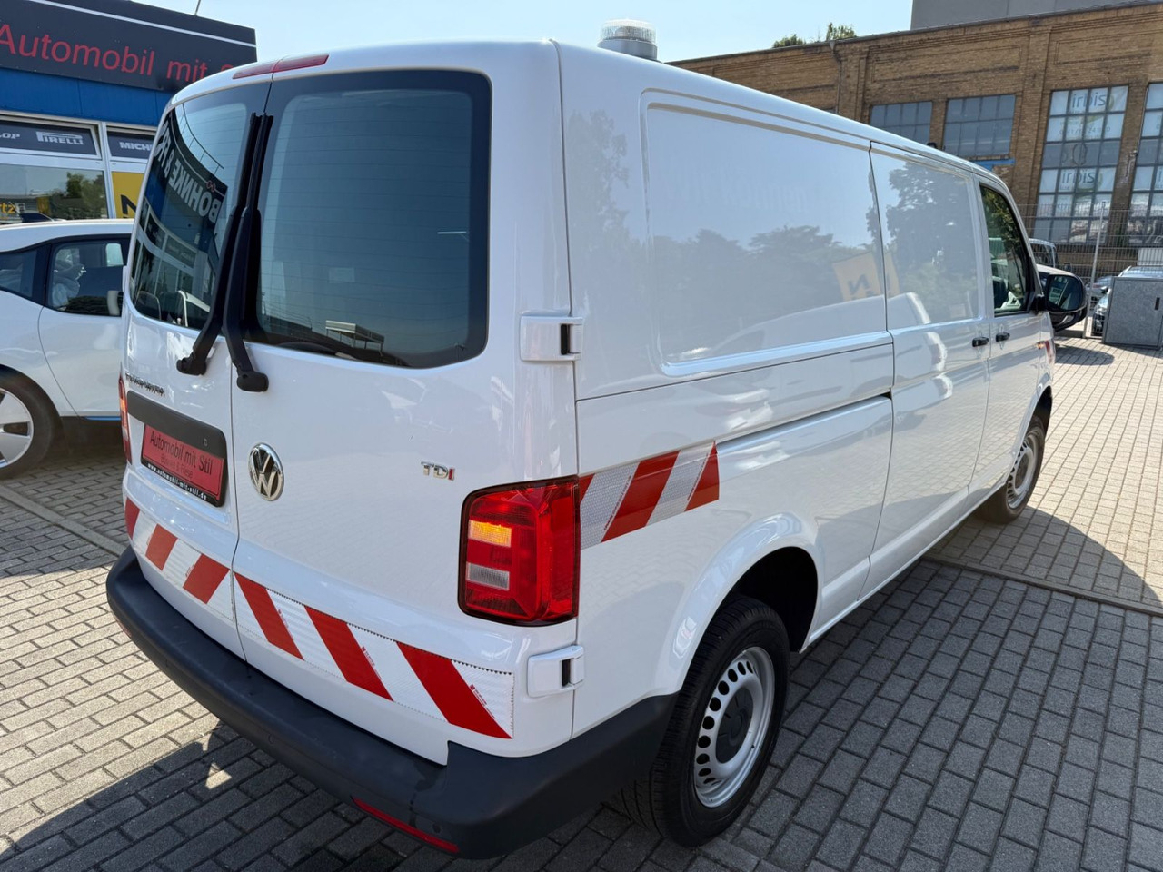 Volkswagen T6 Transporter Kasten-Kombi Lang 4 Motion Klima - ميكروباص: صورة 4 Volkswagen T6 Transporter Kasten-Kombi Lang 4 Motion Klima - ميكروباص: صورة 4