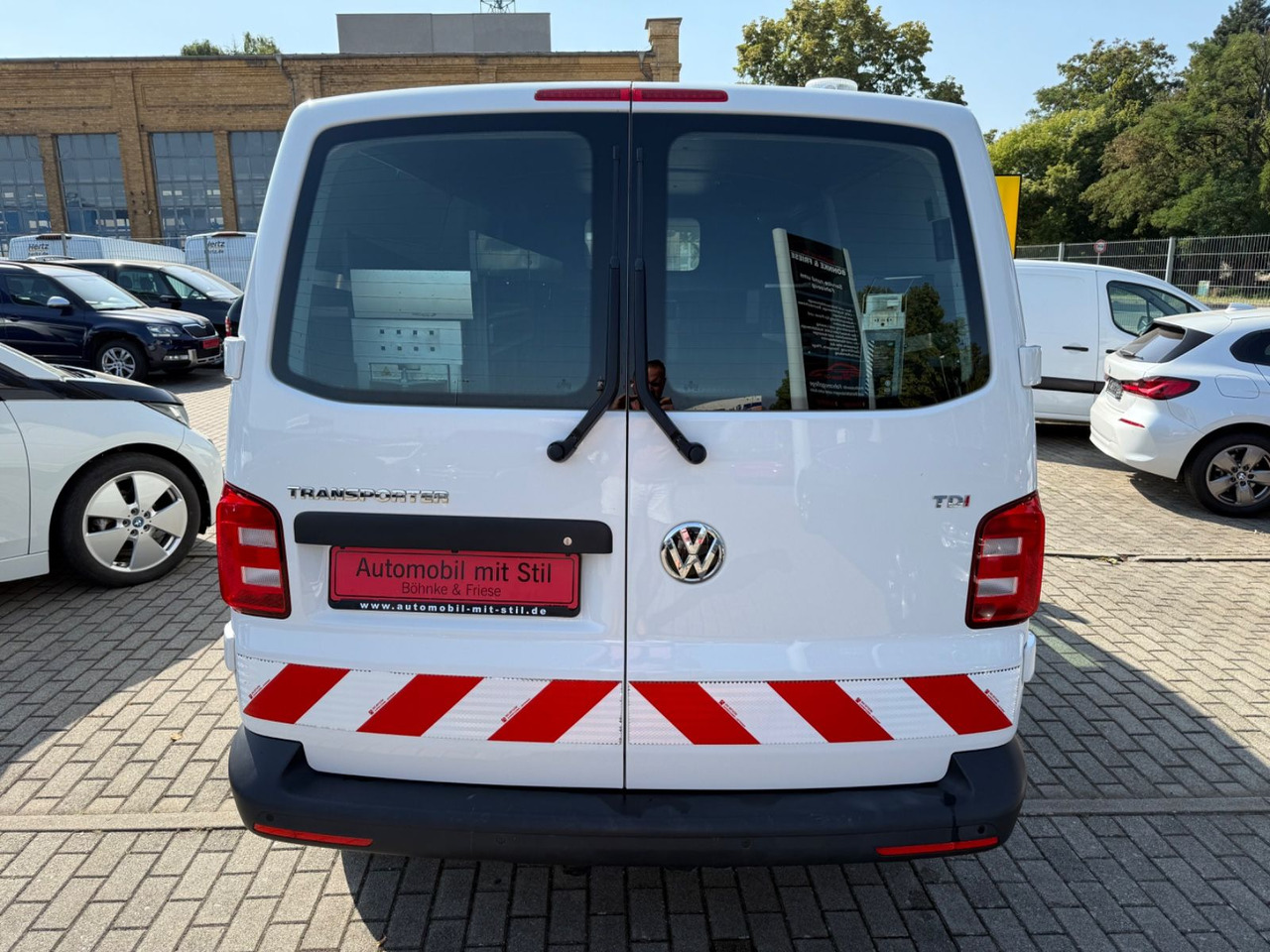 Volkswagen T6 Transporter Kasten-Kombi Lang 4 Motion Klima - ميكروباص: صورة 5 Volkswagen T6 Transporter Kasten-Kombi Lang 4 Motion Klima - ميكروباص: صورة 5