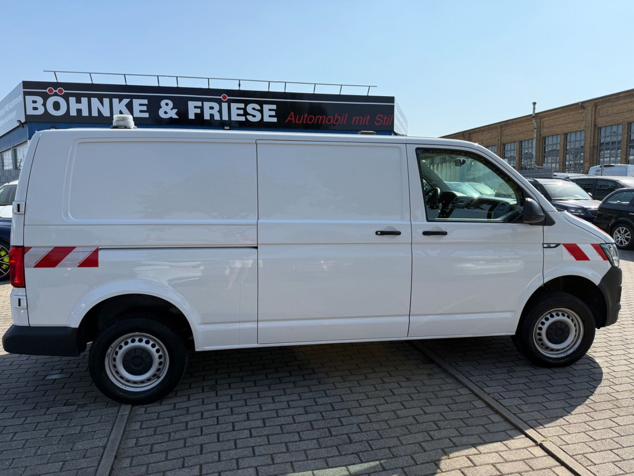 Volkswagen T6 Transporter Kasten-Kombi Lang 4 Motion Klima - ميكروباص: صورة 3 Volkswagen T6 Transporter Kasten-Kombi Lang 4 Motion Klima - ميكروباص: صورة 3