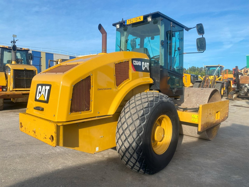 Caterpillar CS64B NVT - مدحلة: صورة 4 Caterpillar CS64B NVT - مدحلة: صورة 4