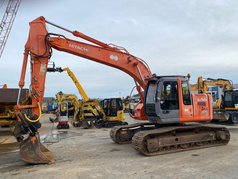 Hitachi ZX 225 USRLC NVT - حفار زحاف: صورة 1 Hitachi ZX 225 USRLC NVT - حفار زحاف: صورة 1