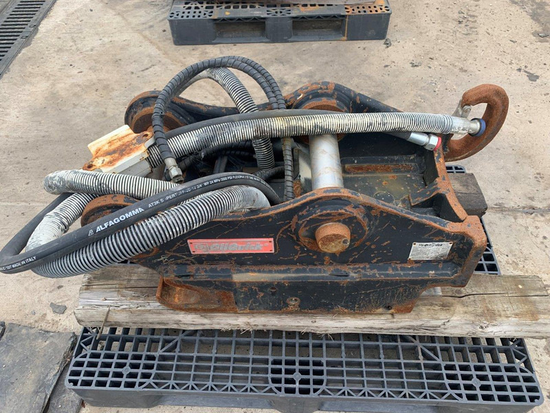 Oil Quick OQ 70 - قارنة توصيل هيدروليكي: صورة 1 Oil Quick OQ 70 - قارنة توصيل هيدروليكي: صورة 1