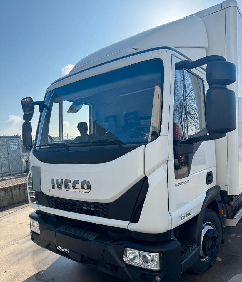 Eurocargo furgone e sponda - شاحنة مقفلة: صورة 1 Eurocargo furgone e sponda - شاحنة مقفلة: صورة 1