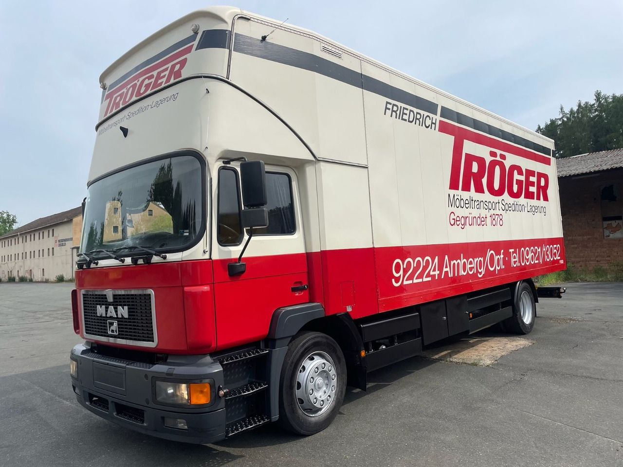 MAN 18.264 M40 Wohnmobil/4xBett/AC/Standheizung/EU2 - شاحنة مقفلة: صورة 3 MAN 18.264 M40 Wohnmobil/4xBett/AC/Standheizung/EU2 - شاحنة مقفلة: صورة 3
