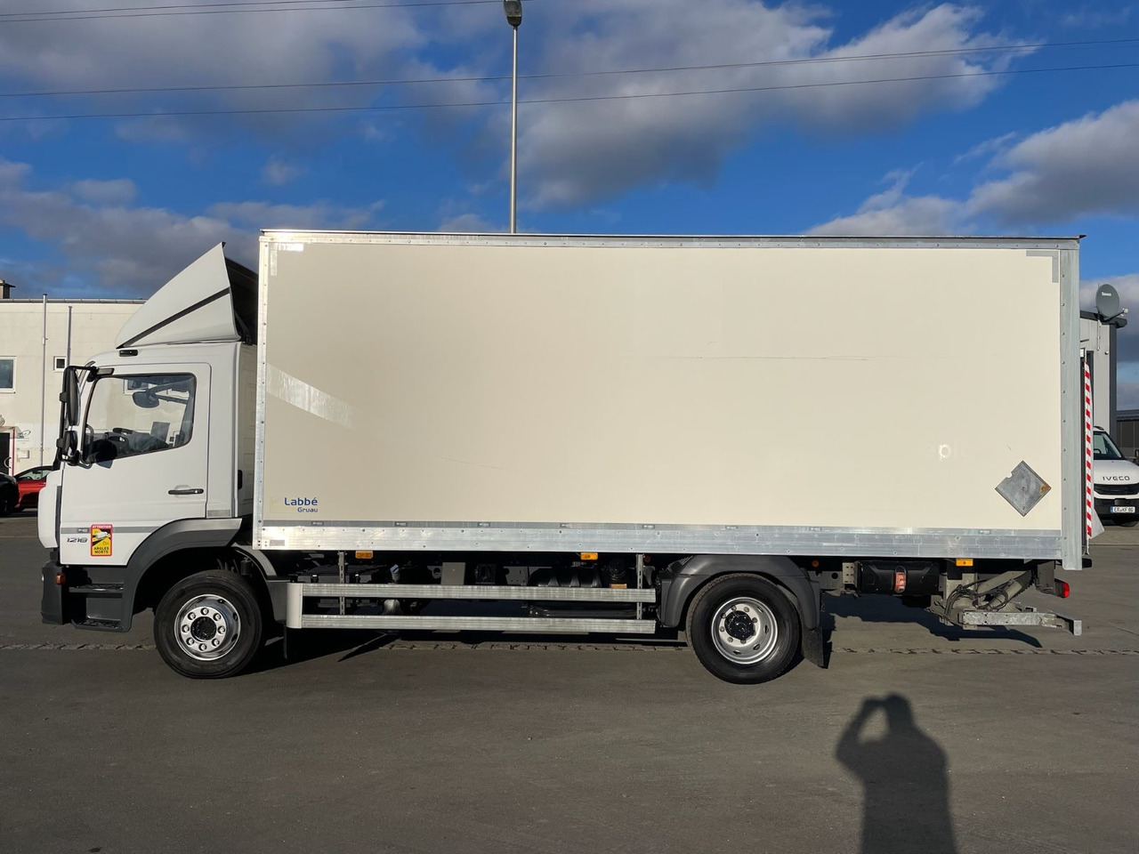 Mercedes-Benz Atego 1218 4x2 Koffer/FULL-ADR/EXIII/LBW/AC/EU6d - شاحنة مقفلة: صورة 4 Mercedes-Benz Atego 1218 4x2 Koffer/FULL-ADR/EXIII/LBW/AC/EU6d - شاحنة مقفلة: صورة 4