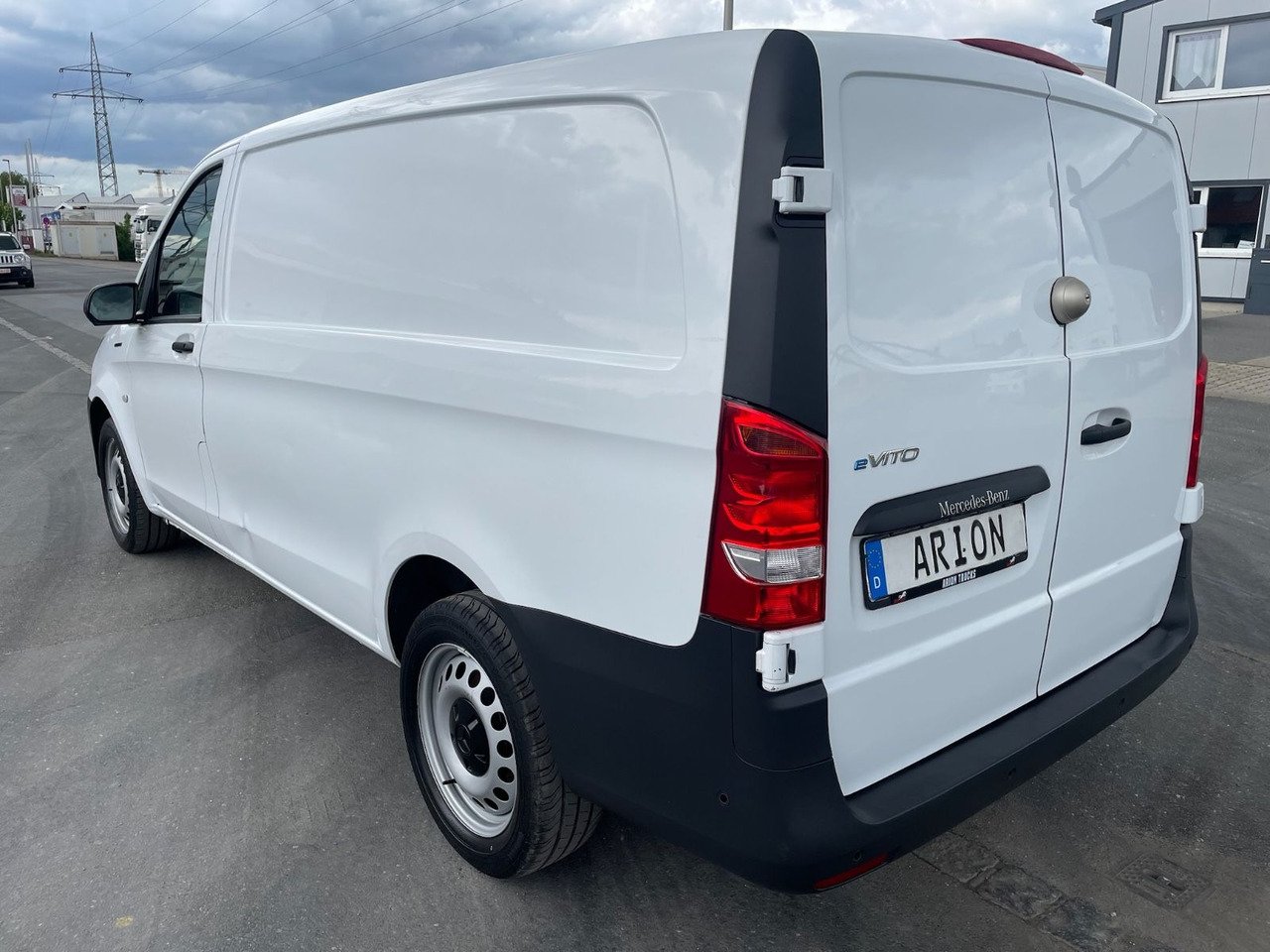 Mercedes-Benz eVito 111 Kastenwagen lang/Kamera/AC/70kW/3Sitze - فان المدمجة, فان كهربائية: صورة 4 Mercedes-Benz eVito 111 Kastenwagen lang/Kamera/AC/70kW/3Sitze - فان المدمجة, فان كهربائية: صورة 4