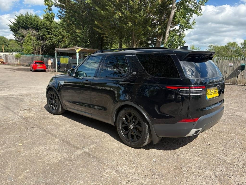 Land Rover Discovery - سيارة دفع رباعي: صورة 2 Land Rover Discovery - سيارة دفع رباعي: صورة 2