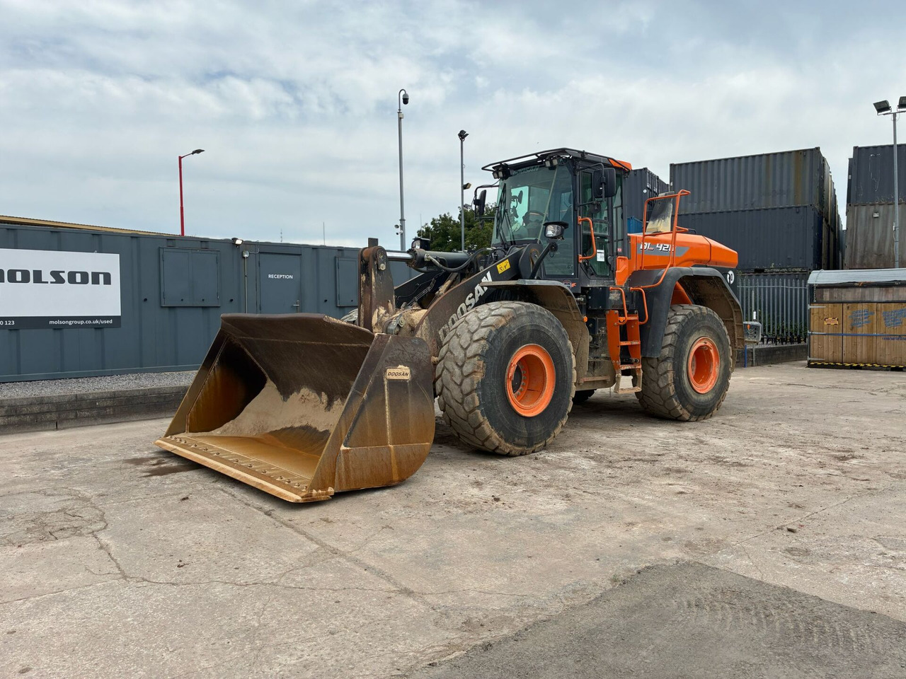 Doosan DL420 - اللودر بعجل: صورة 1 Doosan DL420 - اللودر بعجل: صورة 1